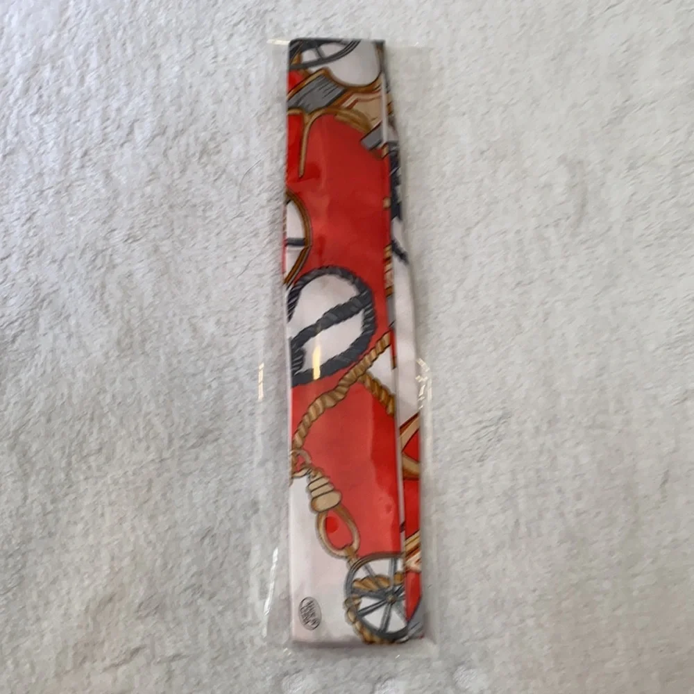 🆕NIP: Twilly Multipurpose Silk Scarf- Red/Navy/Tan